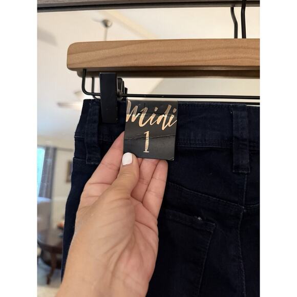 YMI Women's Black Size 1 Dark Denim Jeans 3 button Mid Rise - Picture 3 of 8